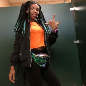 Meet your Posher, Alona